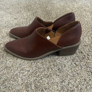 Women’s 8.5 Universal Thread Shoe